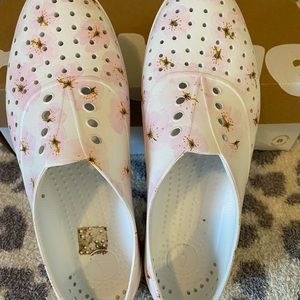 Native Women Jericho Print with flower prints in size 7